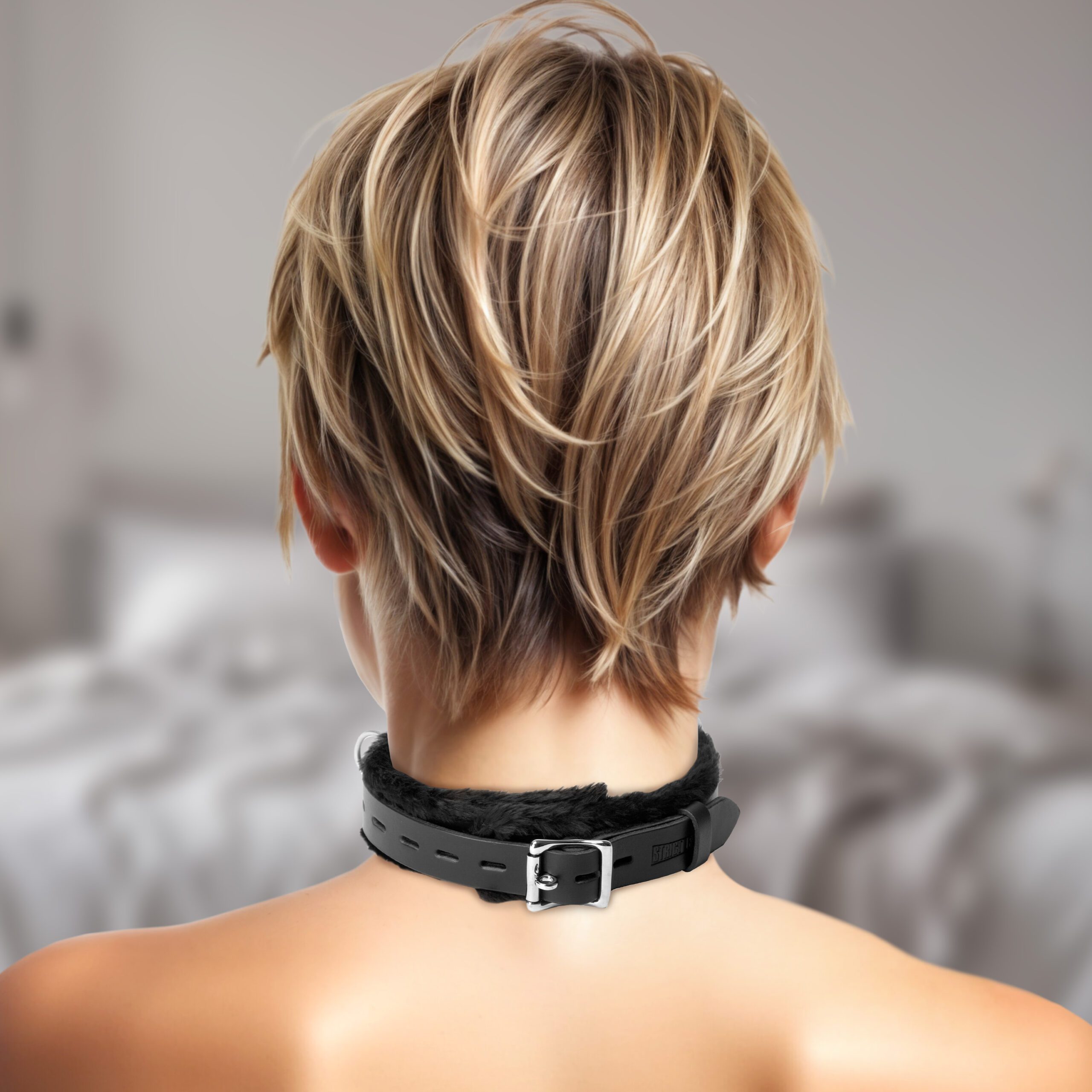 Strict Leather Narrow Fur Lined Locking Collar - Image 2