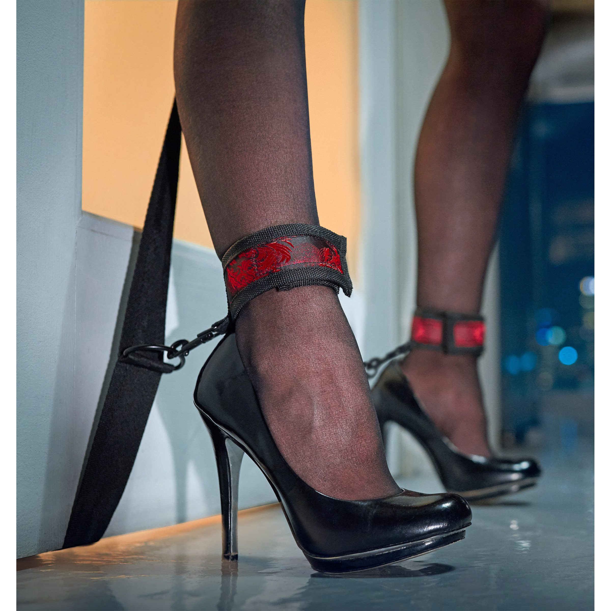 Scandal Over the Door Bondage Cross - Image 3